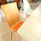 伝票を受け取りお好きな席で利用